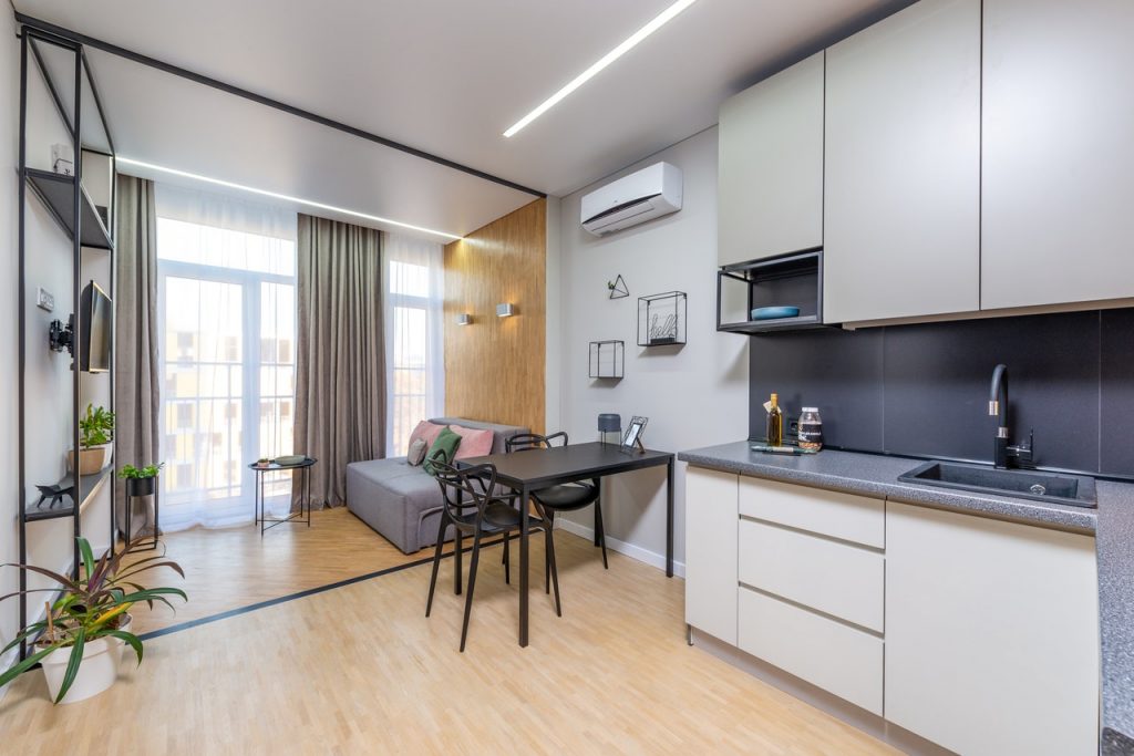 Arredamento moderno con colori grigio e nero
