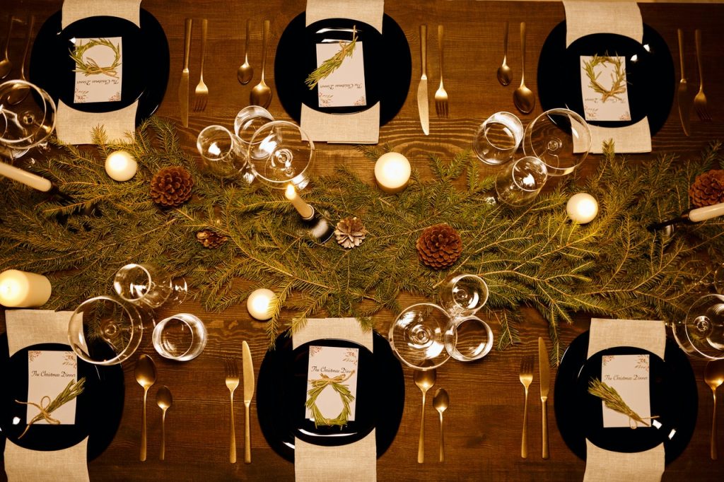 Tavolo elegante e raffinato con candele